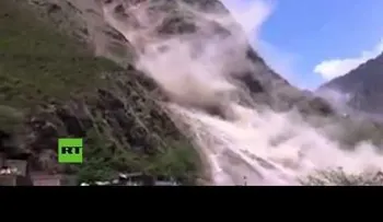 Graban deslizamiento de tierra causado por nuevo terremoto de Nepal (Video)