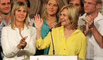 Entre lágrimas Evelyn Matthei reconoce el triunfo de Michelle Bachelet