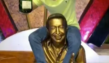 Indignación en Colombia por irrespeto a estatua del cantante Diomedes Díaz