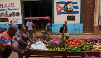 Trump extiende por un año el embargo comercial de Estados Unidos contra Cuba