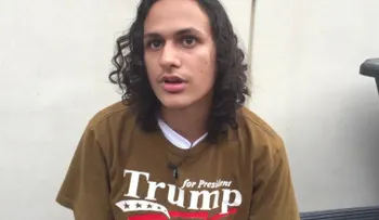 Retiran de mitin de Trump a simpatizante mitad indio