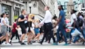 5 errores de caminar que te roban los beneficios: deshidratación, calzado inadecuado, postura incorrecta, pasos largos
