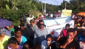 Obstaculizan tránsito en puente sobre río Amina durante protesta