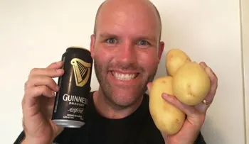 La increíble historia de un hombre que pierde 50 kilos solo comiendo papas