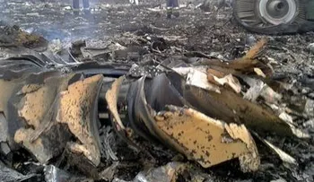 Hallan 22 cadáveres en sitio donde cayó avión en Ucrania 