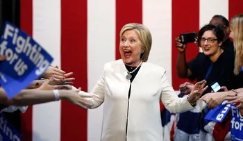 Clinton y Trump obtienen triunfos en el supermartes