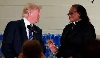 Donald Trump reprendido por una pastora en iglesia de Michigan (VIDEO)