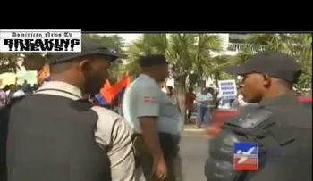 Al ritmo de tambores, jóvenes piden destitución de Fernando Fernández
