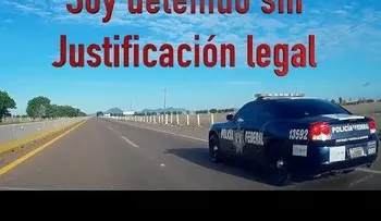 Conductor sostiene agria discusión con agente que lo detuvo en carretera federal; luego lo dejó seguir 