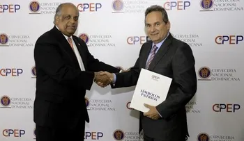 Cervecería Nacional Dominicana dona banderas a Efemérides Patrias