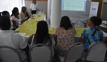Trabajadoras sexuales denuncian que policías las maltratan y forzan a tener tener relaciones