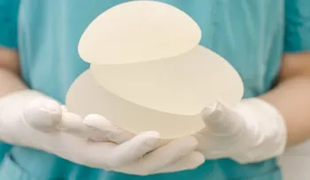 Los cirujanos dicen implantes mamarios son seguros, pero hay que revisarlo de manera periódica