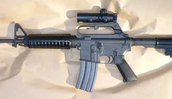Tres hombres entraron a robar en una casa y un joven le dio su merecido con un rifle 