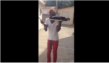 Video: Asesinan joven de varias puñaladas en Car Wash