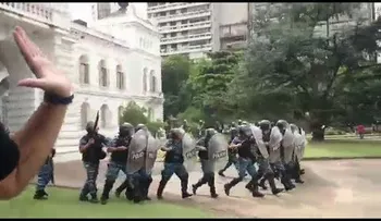 17 heridos en una marcha pacífica contra despidos públicos en Argentina (VIDEO)