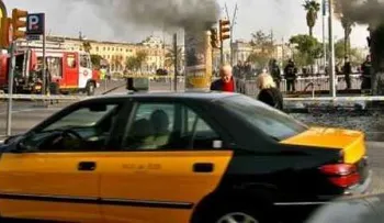 Un taxista herido al chocar con el coche de unos ladrones que huían tras robar en Barcelona