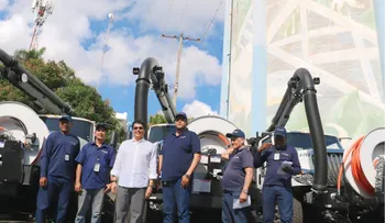 Gobierno entrega modernos camiones a la CAASD