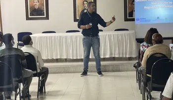 Habitantes de Pedernales reciben taller sobre gestión sostenible del agua y seguridad hídrica