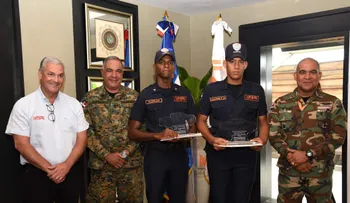 MOPC reconoce soldados salvaron la vida a mujer intentó lanzarse al mar Caribe