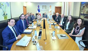 Valdez Albizu y EE. UU. impulsan inclusión financiera y crédito productivo
