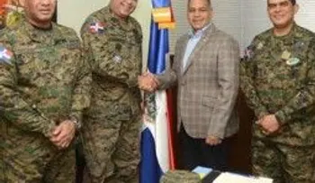 El Director General de Migración recibe al Ministro de Defensa