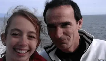 Adolescente encuentra su alma gemela en hombre de 53 años