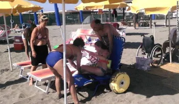 El papa Francisco paga la renta de una playa privada para personas con discapacidad