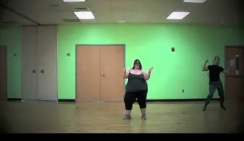 Una bailarina de 172 kilos conquista internet (VIDEO)