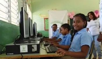 Voluntariado Bancentraliano dona computadoras a escuela Ingenio Amistad