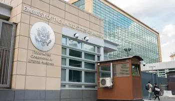 Atrapan a supuesta espía rusa trabajando en la embajada de EE.UU. en Moscú