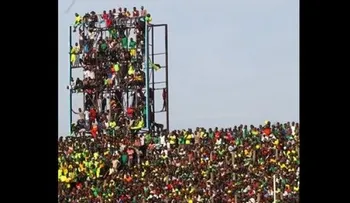 15 personas muertas por estampida humana en estadio de fútbol 
