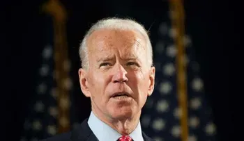 Joe Biden afirma democracia de EEUU está bajo un ataque sin precedentes