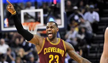 LeBron fulminó a Utah; Bosh condujo a Miami
