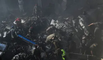 El accidente de avión de Pakistán deja 97 muertos y solo dos supervivientes