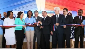 Presidente Medina inaugura 2 nuevas escuelas en Boca Canasta