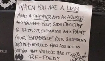 Una mujer despechada se venga de su novio infiel vendiendo su batimóvil
