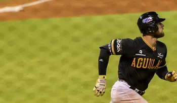 Aguilas siguen picando y volando alto