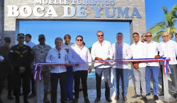 Gobierno inaugura muelle turístico y de pescadores Boca de Yuma