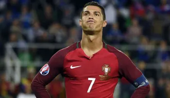 ¿Por qué Cristiano Ronaldo arrojó el micrófono de un periodista a un lago?
