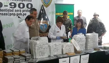 Apresan mujer de 57 años con cocaína en su equipaje