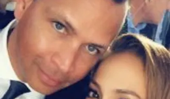 Jennifer López desata rumores de embarazo por esta foto