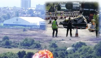 7 muertos: Jet militar que participa en exhibición se estrella en Gran Bretaña
