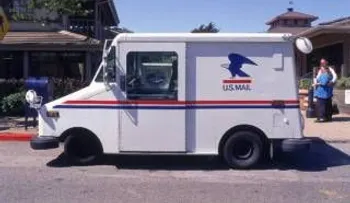 Empleada postal de Nueva York distribuía drogas; enfrenta cárcel de 25 años