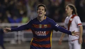 Messi anota 3 goles, Barcelona logra victoria y récord