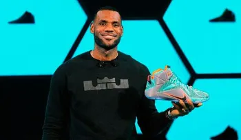 LeBron James firma un pacto vitalicio con Nike