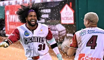 Gigantes vencen 6-5 a Toros en 10 entradas con error de Difó que definió el partido