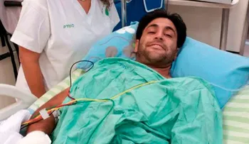 Un futbolista casi muere en un entrenamiento tras recibir un pelotazo en el pecho