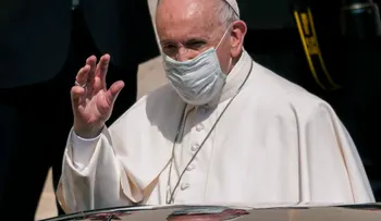 "No le tengo miedo a la muerte", dijo el Papa, la Iglesia pendiente de su operación en el colon