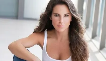  La actriz Kate del Castillo se desnuda en defensa de los animales 