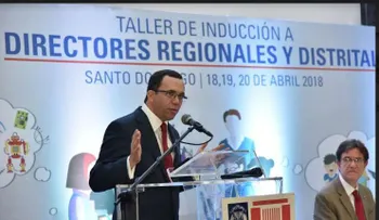 Andrés Navarro exhorta a directores de escuela a ser transparentes, participativos y eficientes